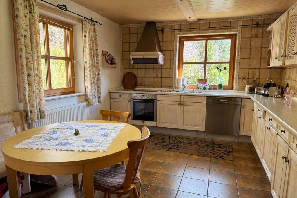 Romantisches Alpenchalet - Mit Sauna Und Kamin - Ruhig Und Zentral Bad Tolz Exterior photo